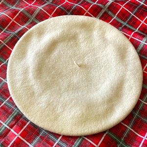 100% wool Basque beret women’s ivory with star embellishment RN 88354